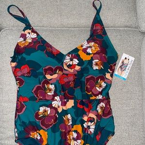 Women’s 1-piece Into The Bleu bathing suit. Size XL. Never worn.